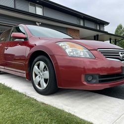 Selling my 07 Nissan Altima s
