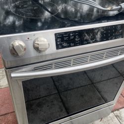 2 Samsung Stove For Parts. NOT wORKING.