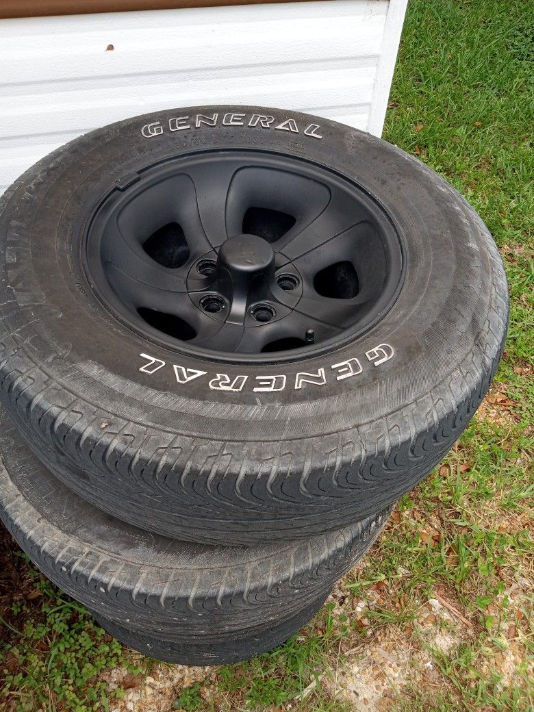 General Tires And Rims 235-70r15 103t for Sale in Vero Beach, FL - OfferUp