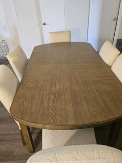 Living Spaces Thea Dining table and 6 chairs