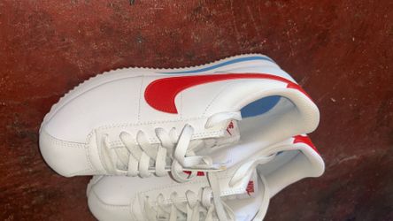 Nike Cortez NEW NEVER WORN SIZE 7 girls