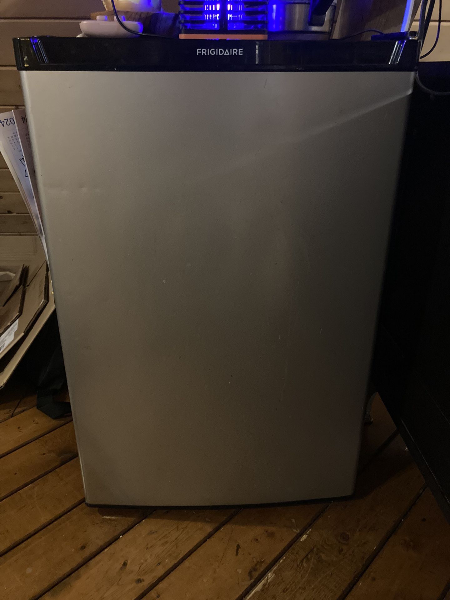 Fridgaire Mini Fridge