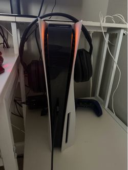 Ps5 disc version with 2 controllers and wireless headset