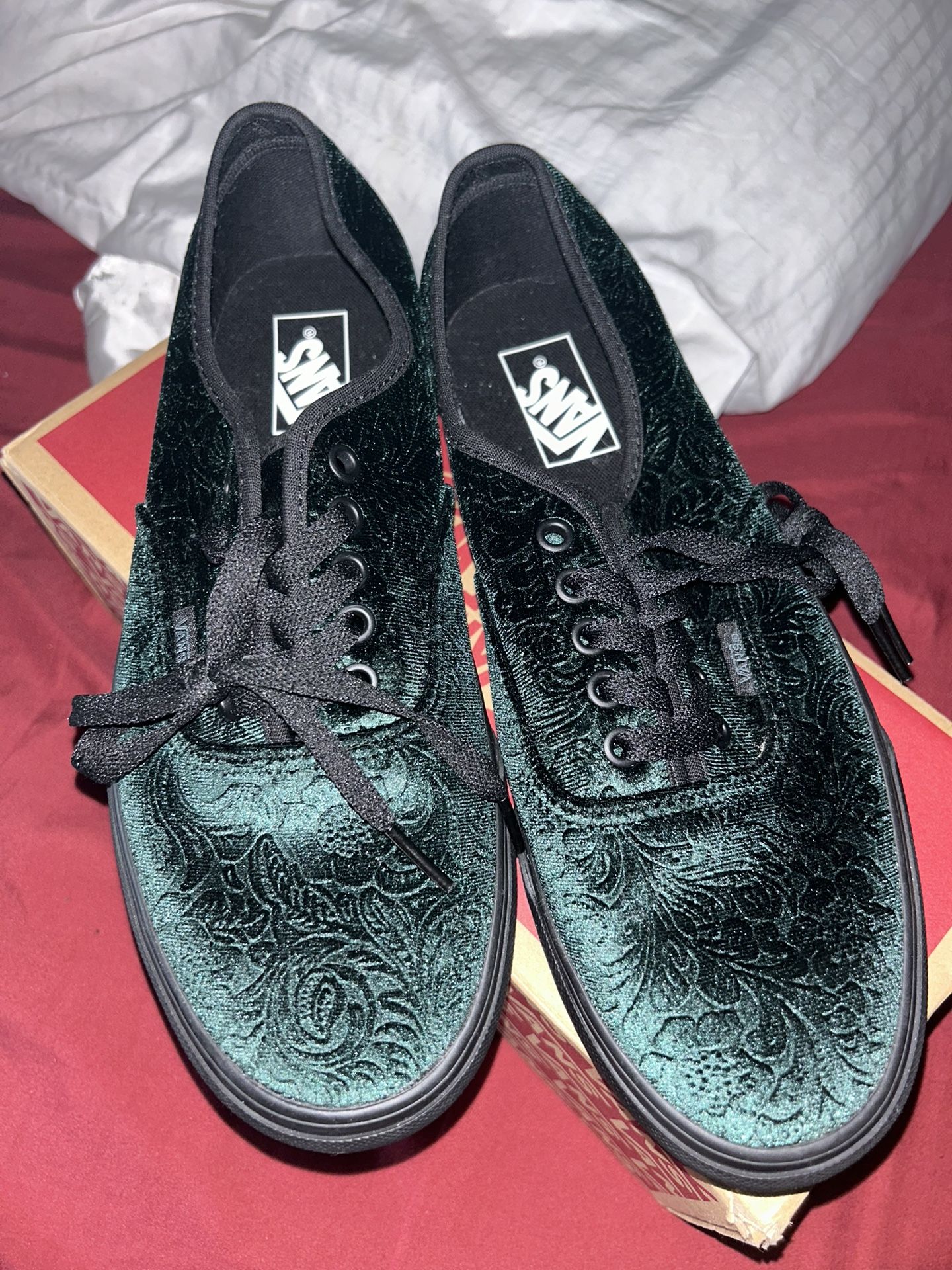Vans (Velvet)