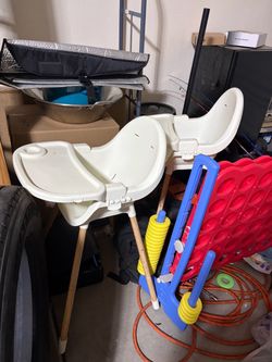 2 High Chairs