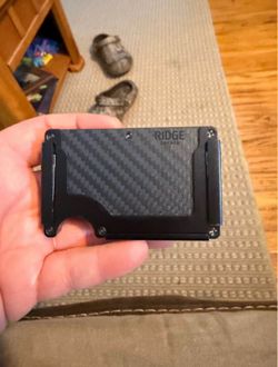 Carbon fiber ridge wallet with quick id