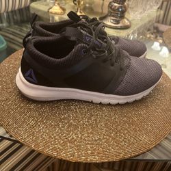 Women Shoes 👟 Reebok Size 9