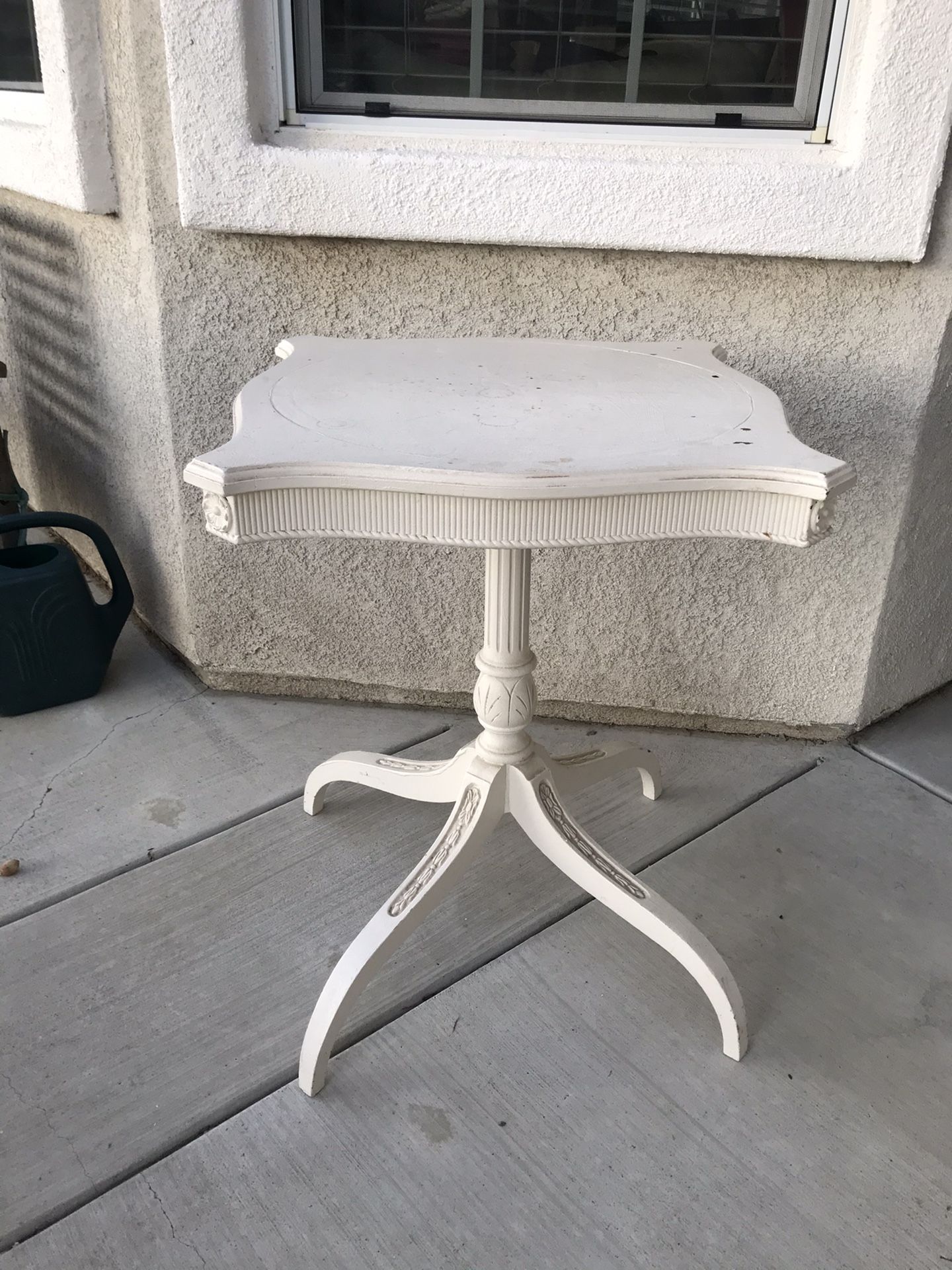 Vintage White wood table