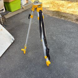 DeWalt Transom. Tripod DW0737 $60.00
