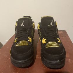 Jordan 4s Retro Thunder (2023)