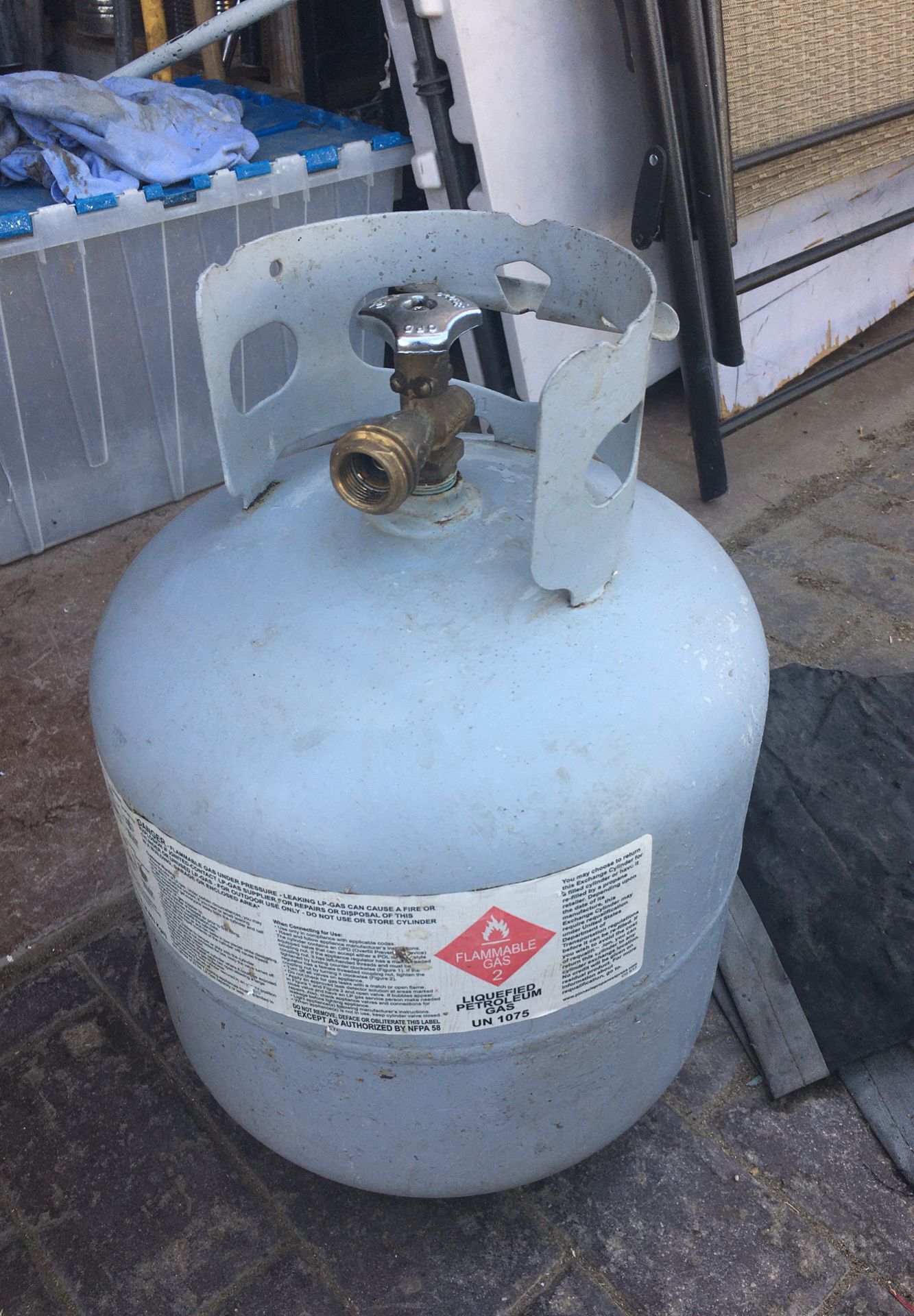 Gas cylinder