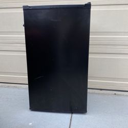 Mini Fridge 