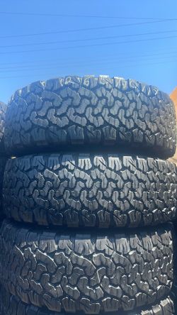 Set of LT265/70R17 bfgoodrich ko2 all terrain tires