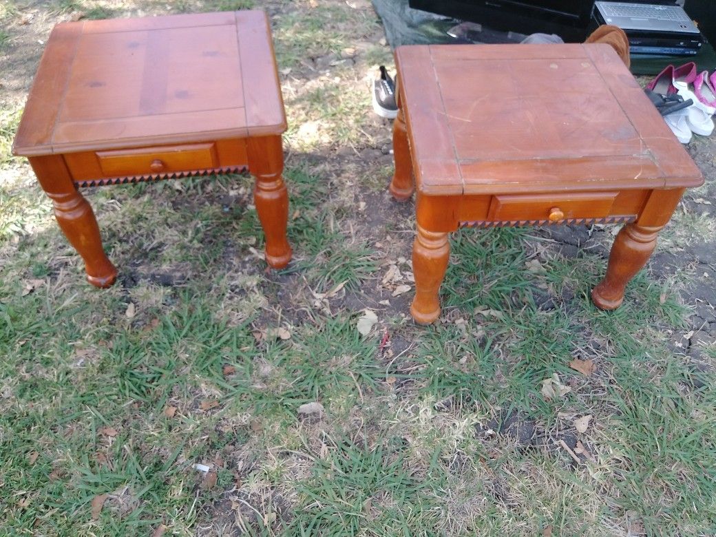 2 wood end tables