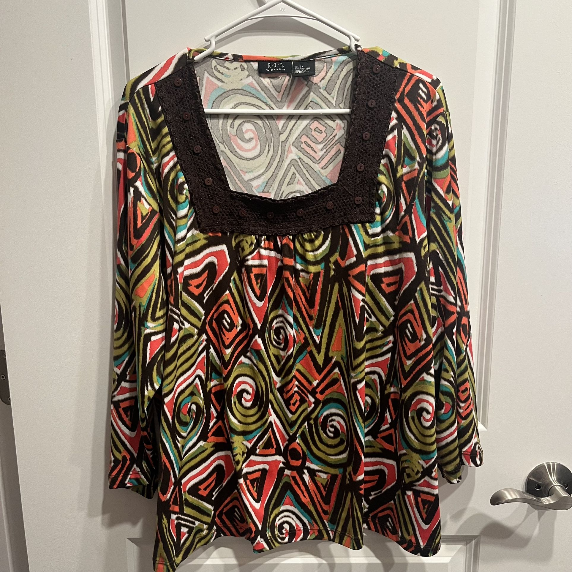 RQT Woman Geometric Shapes Swirls 3/4 Sleeve Plus Size 2X Square Neck