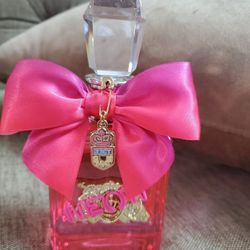 Juicy Couture Perfume 3.4 Oz Like New