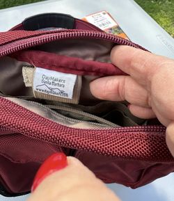 DAYMAKERS BURGUNDY TEXTURED ZIP UP CARRY BAG