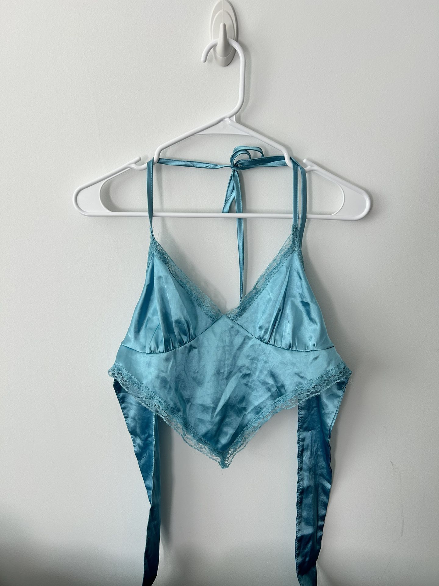 SHEIN Backless Knotted Lace Trim Satin Halter Top