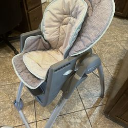 Graco Convertible High Chair- To Removable Toddler Seat