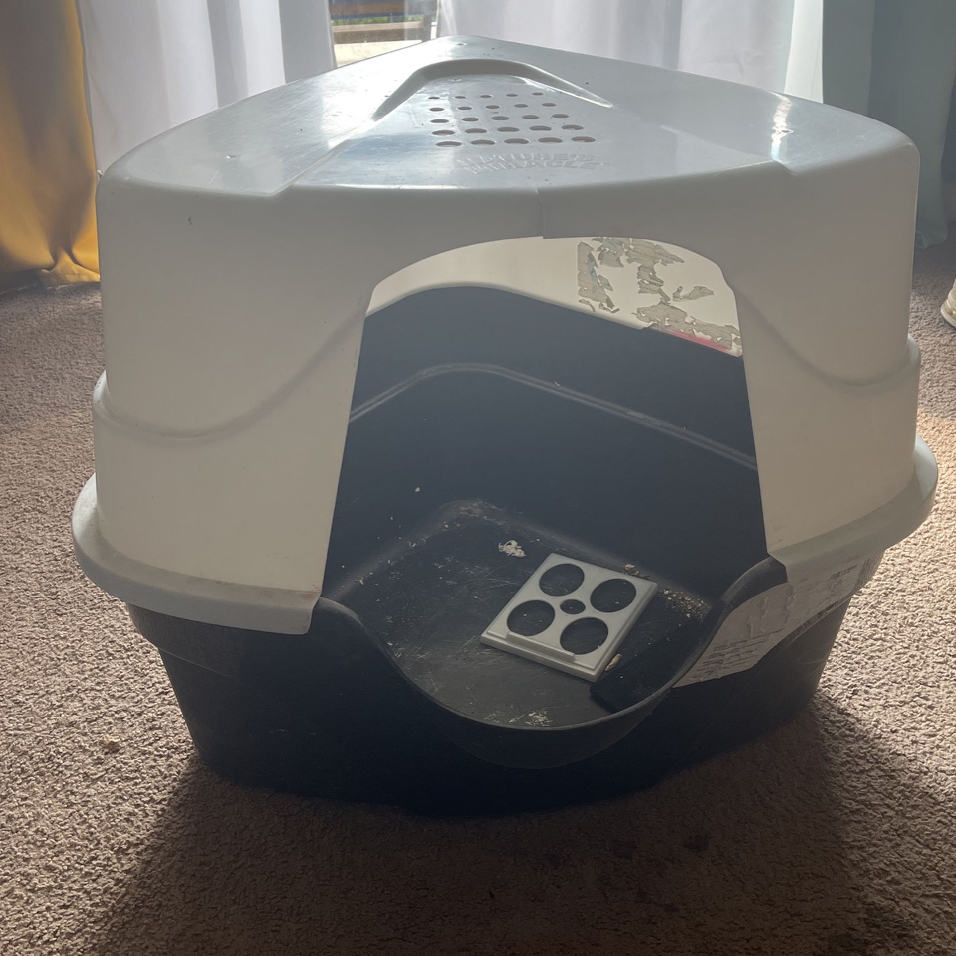 Nature's Miracle Advanced Hooded Corner Cat Litter Box, Regular