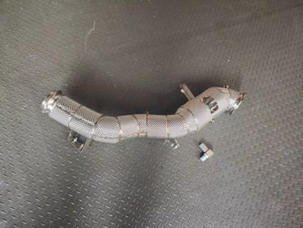 2023+ W206 C43/C63SE 200 High Flow Catted Downpipe with Mini Cat O2 Spacer and Heat Shield