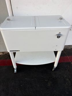 Ice chest