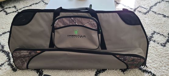 Tarantula Archery Single Bow Case with camo accents