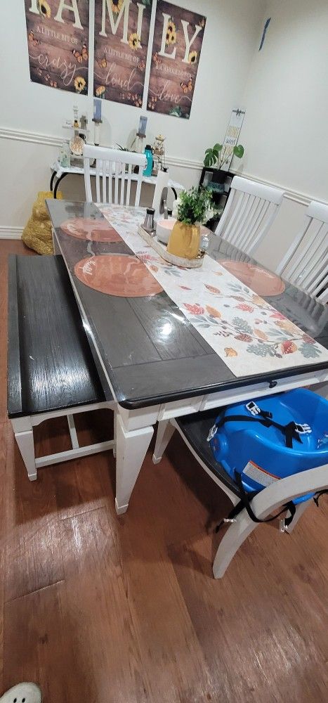 Table The RC Willy 4 Chairs And 1 Bench