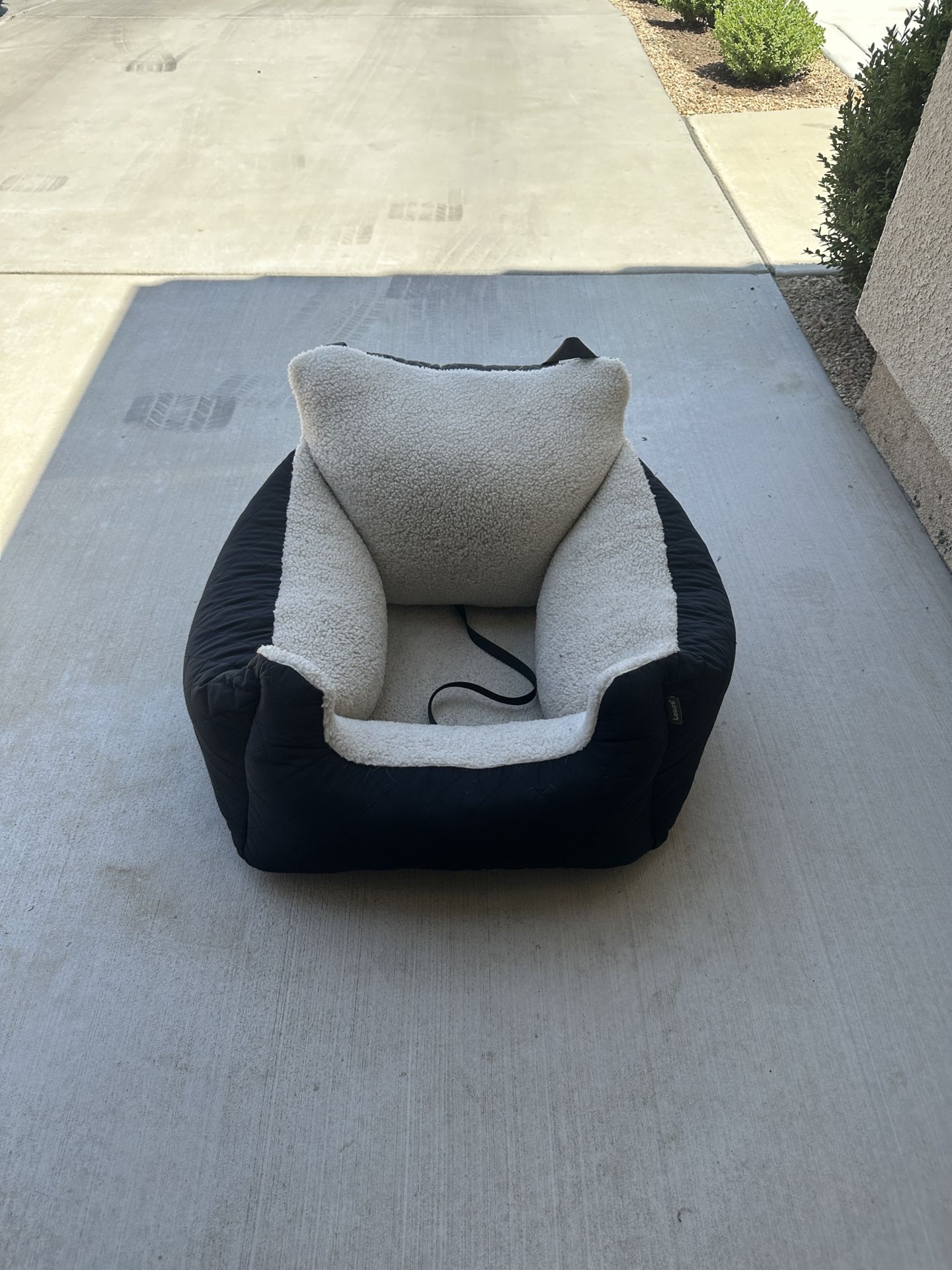 Leisure Brand Vehicle Dog Bed