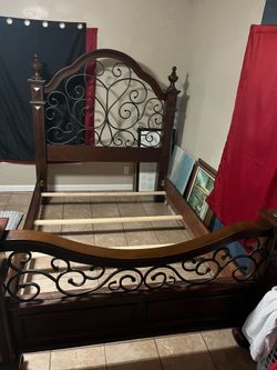 NICE Solid Dark wood & blk iron Queen size bed frame!