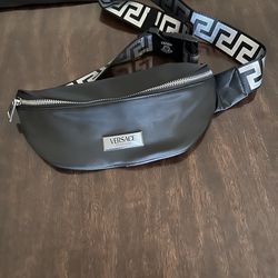 New- Versace fragrance Belt Bag black fanny pack with adjustable straps