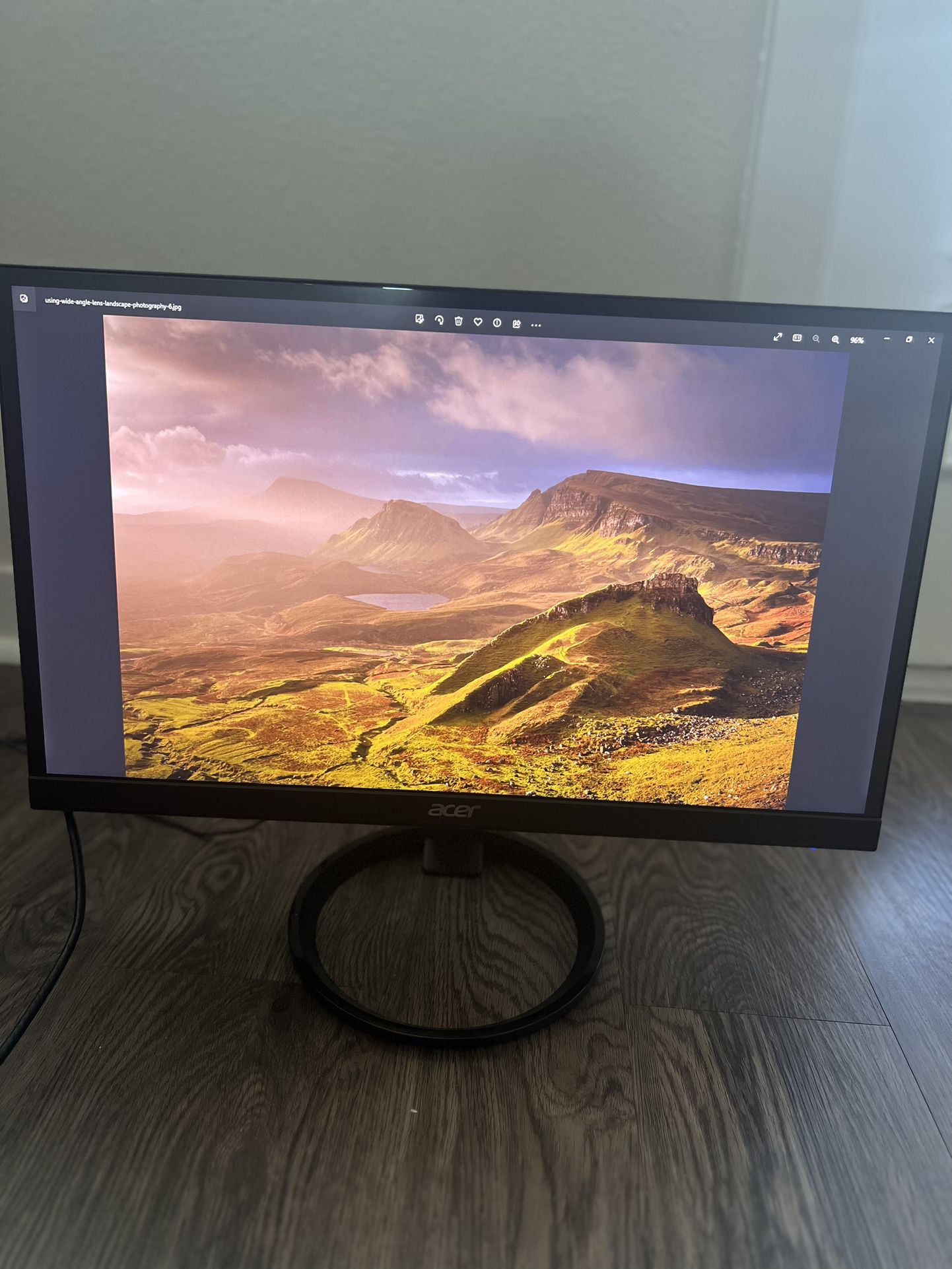 Ultra -Thin Full HD Acer Monitor + Dual Moniter Mount for Sale