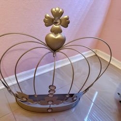 Rose gold queen crown wall mount 