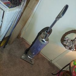 Shark Navigatior Swivel Vacuum Cleaner