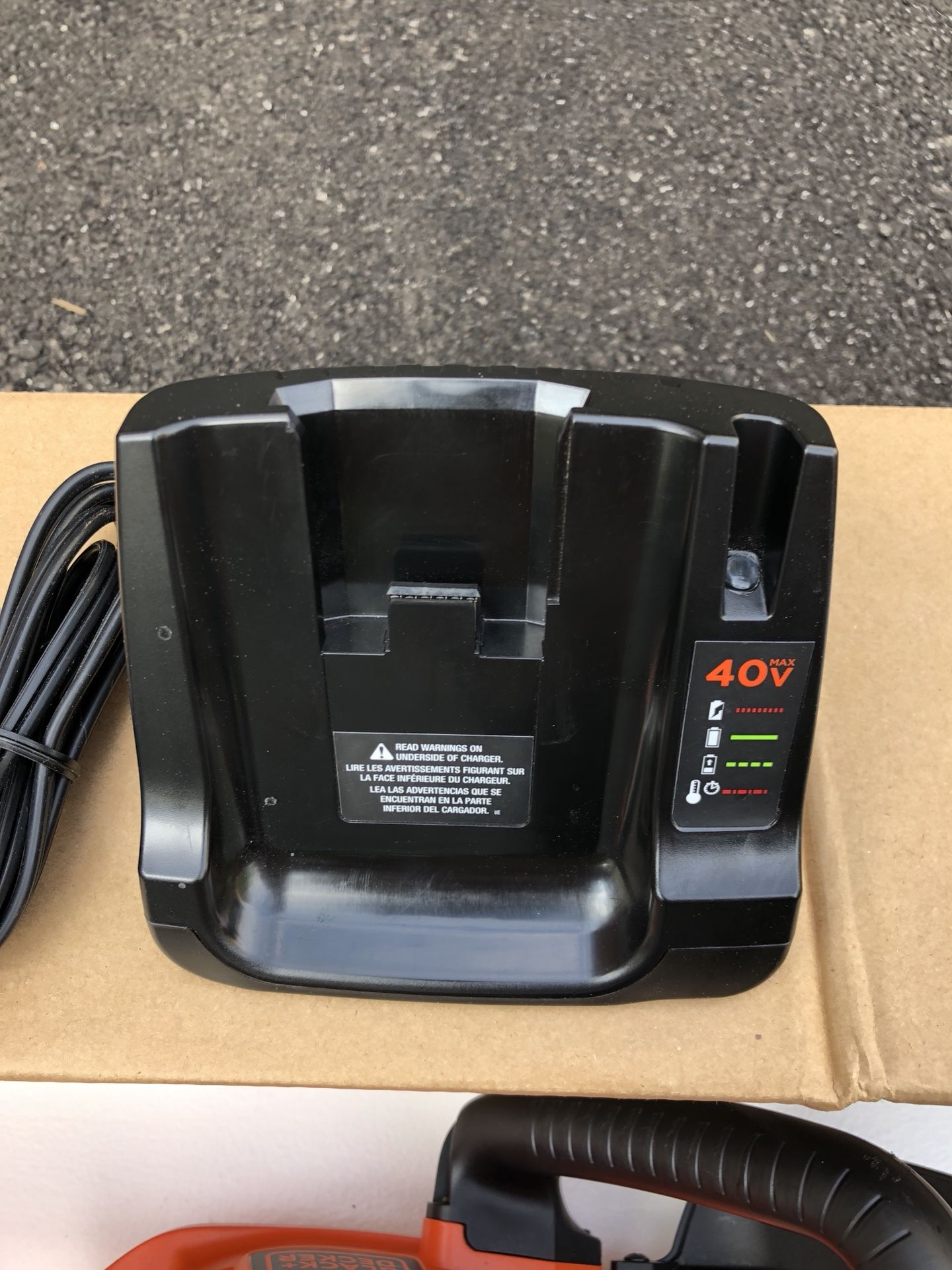 BLACK + DECKER LHT 2436 40V Lithium 24in. Hedge Trimmer EUC for Sale in