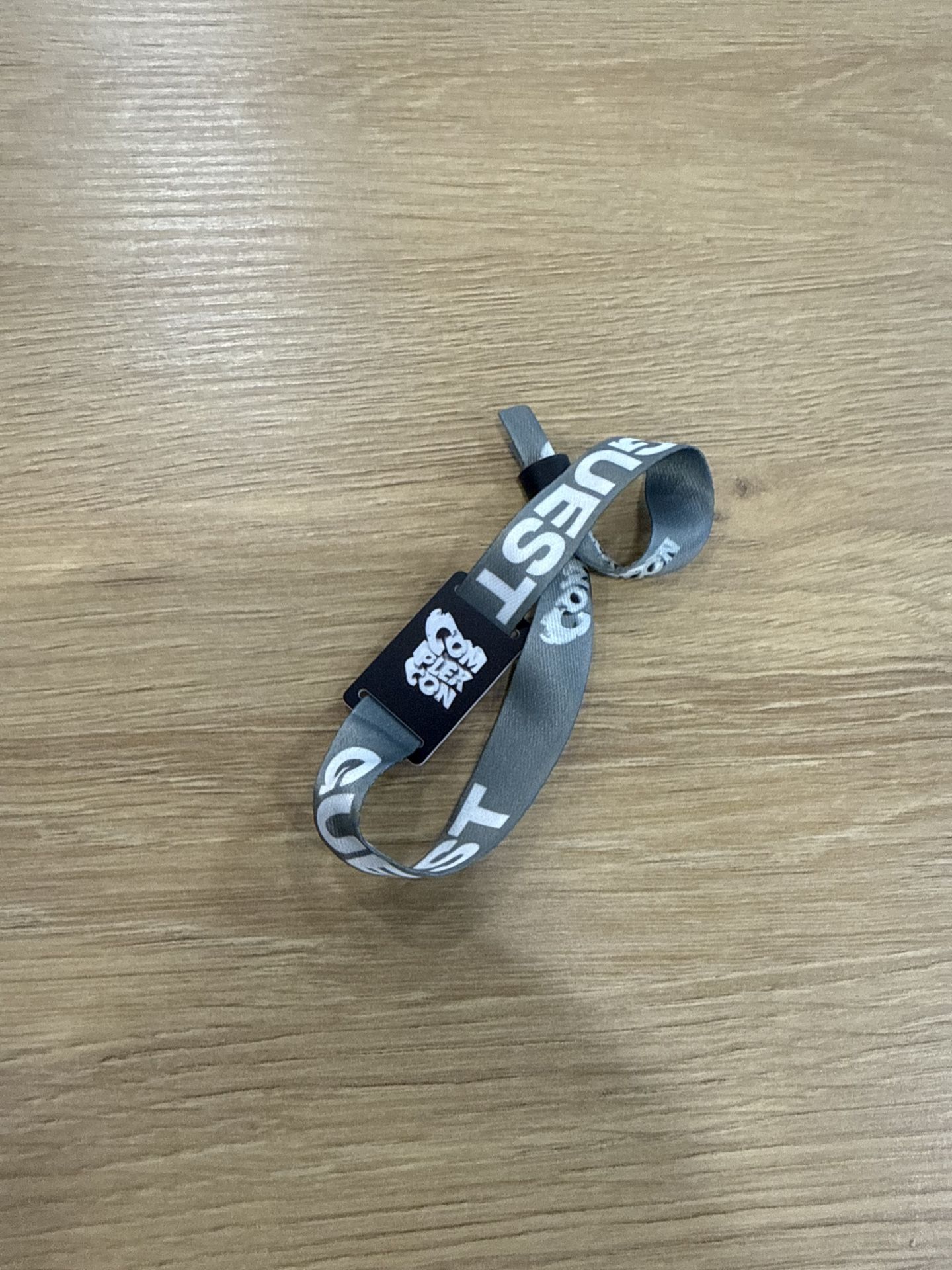 COMPLEX CON VIP GUEST WRISTBAND