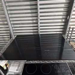 🔥 Thermador Masterpiece 30” Electric Cooktop – OPEN BOX – $1,099 (Price Today) Model: CET305YB (30” wide, 4-burner radiant/smoothtop)    Condition: O