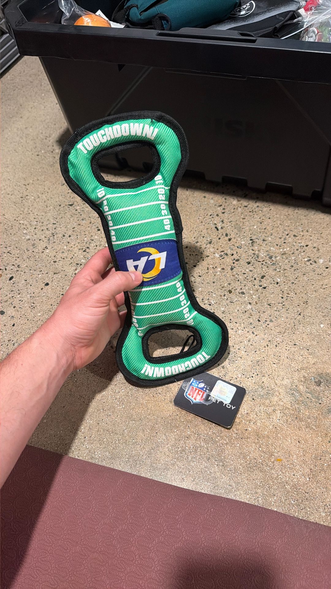 LOS ANGELES RAMS DOG TOY PULL TOY NFL FOOTBALL PET