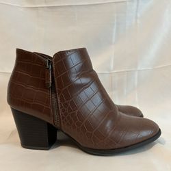 Style & Co. Crocodile Print Brown Ankle Boots Size 8.5