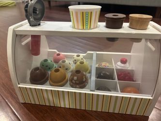 Melissa & Doug Wooden Scoop & Serve Ice Cream