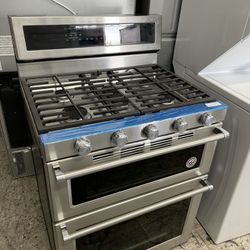 Kitchen Aid 30” Gas Stove In Stainless Steel With Double Oven Used 