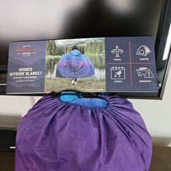 Hooded outdoor blanket