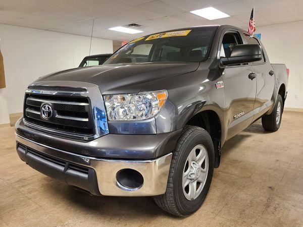 2013 Toyota Tundra 4x4 V8 llevatela sin papeles y pagos bajitos. for