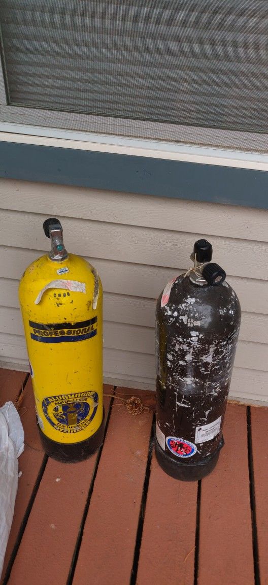 Large Aluminum Dive Bottles Need Hydro