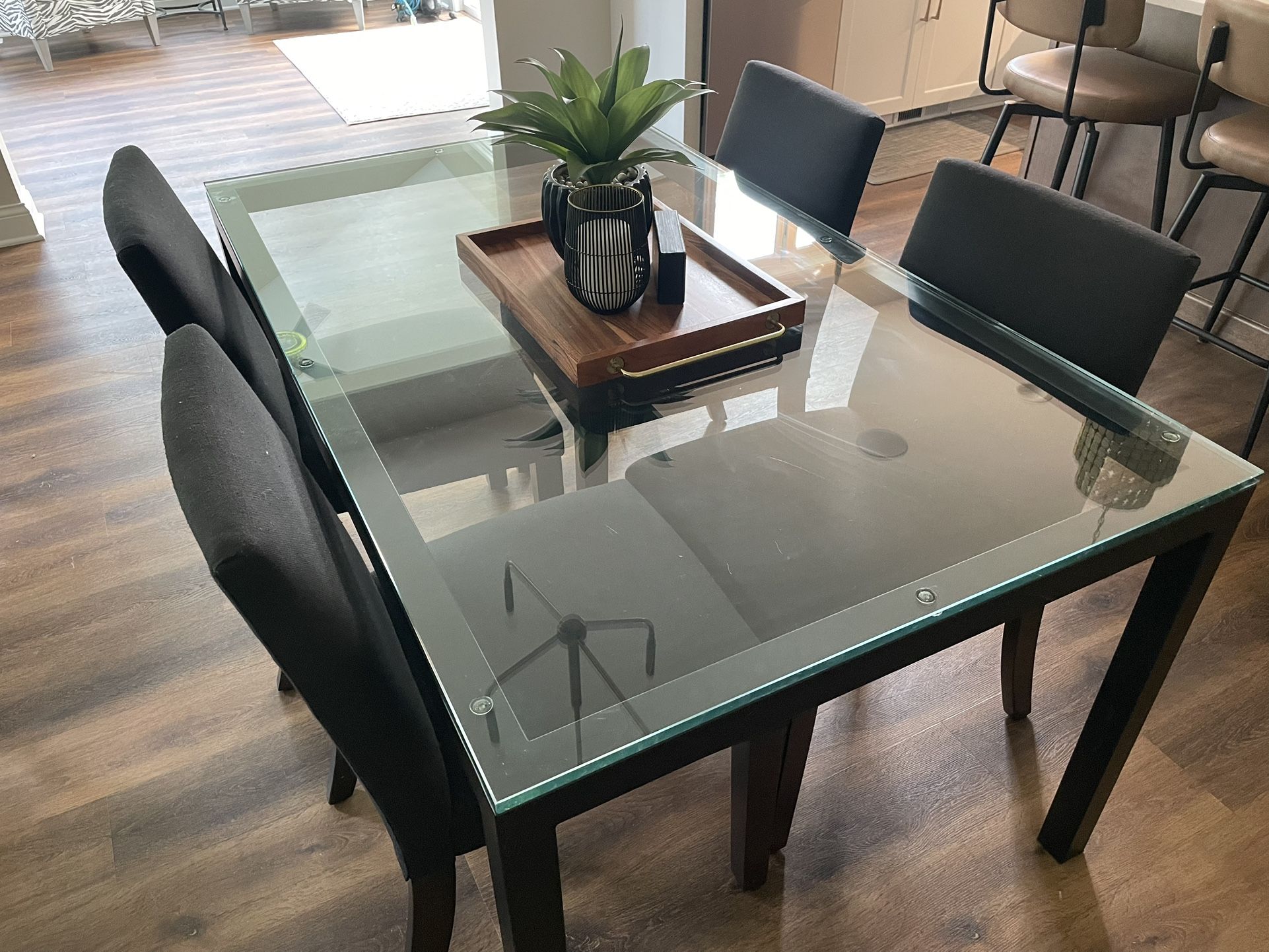 Modern and Sleek Dining Table & Chairs