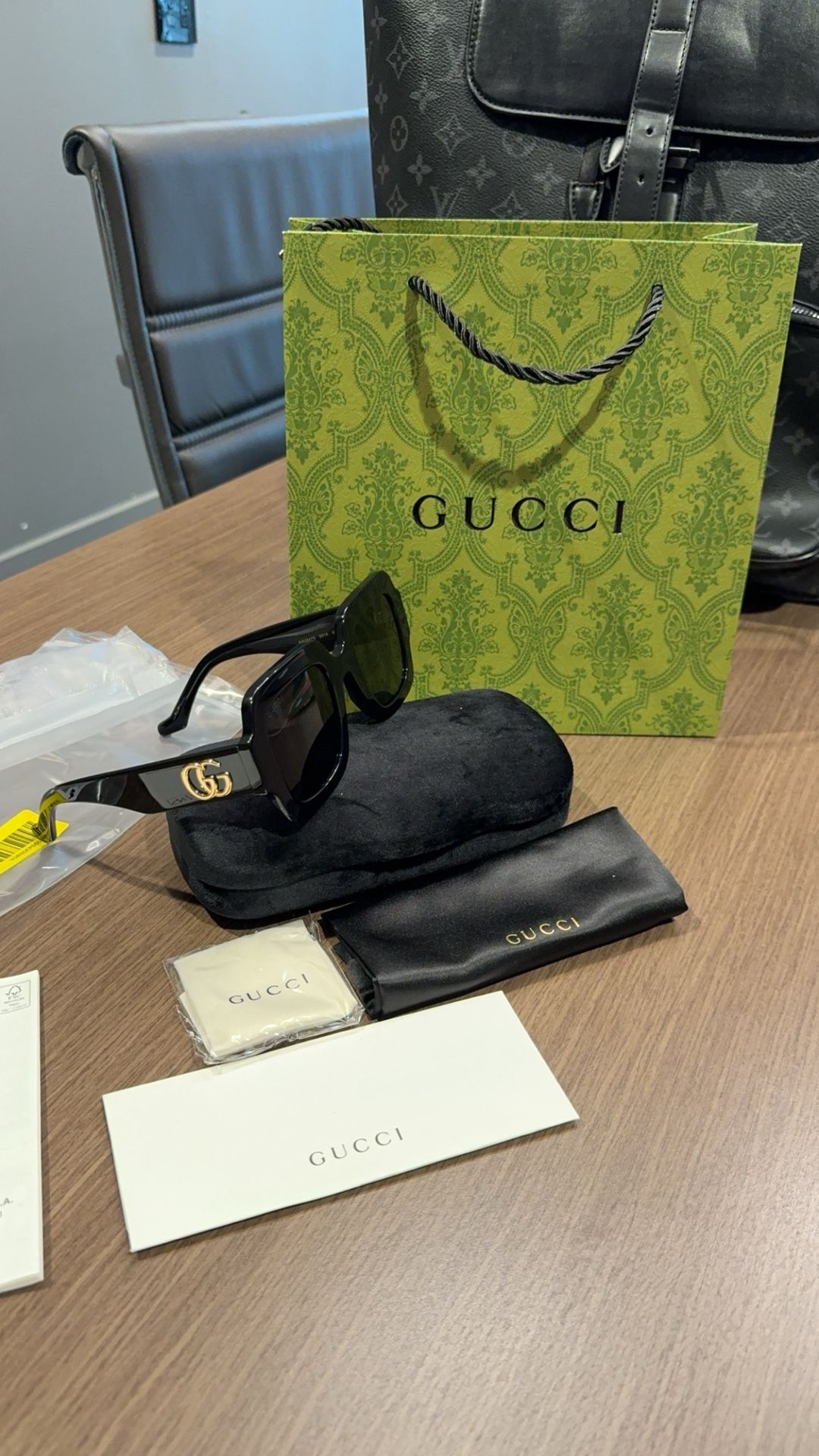 Gucci GG1547S Women’s Big Black frame sunglasses Shades