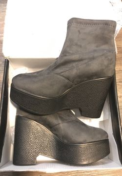 New suede grey lightweight wedge boots size 7.5