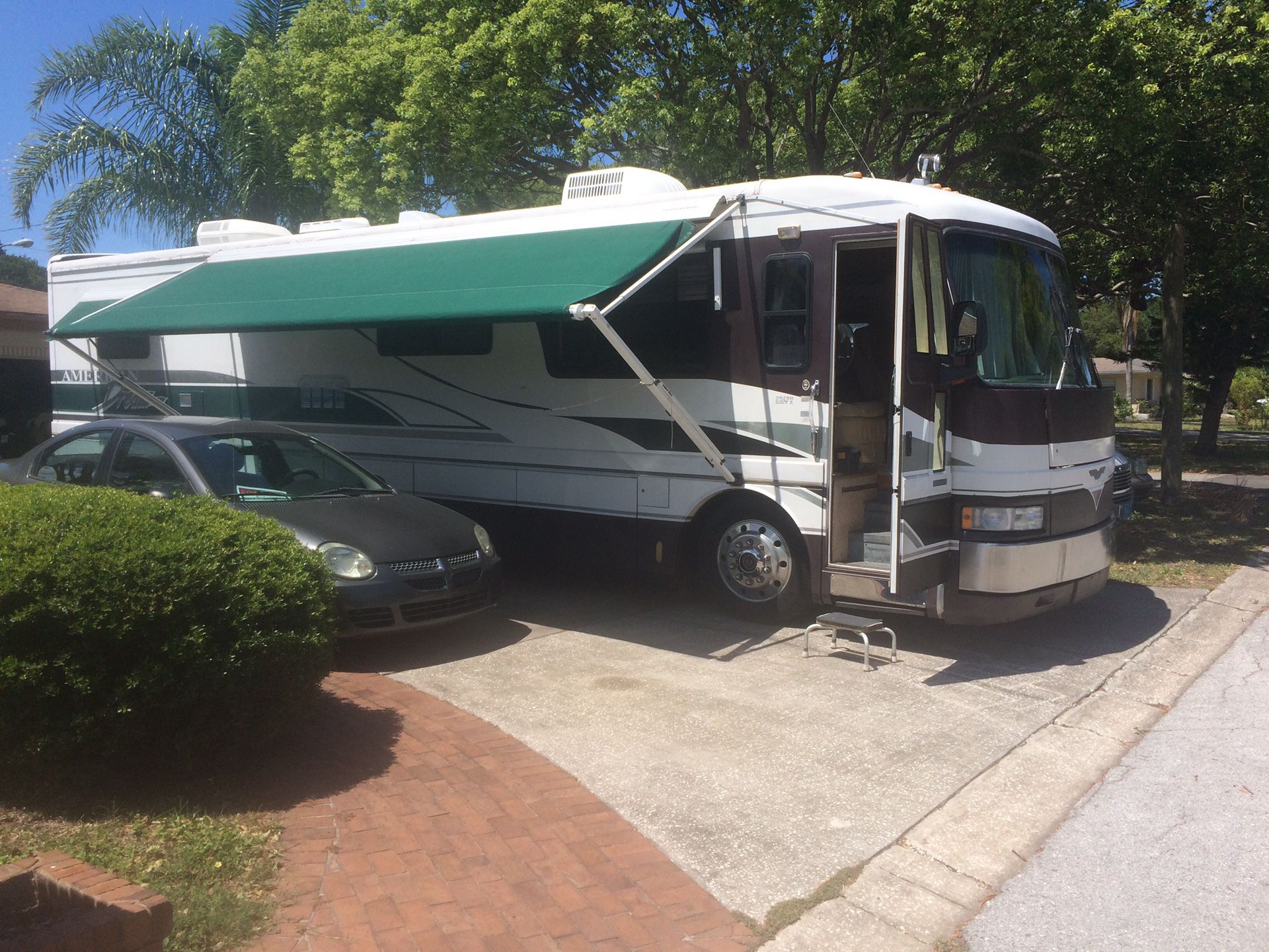 39’ American Dream Motorhome 2nd owner. 300 hp Cummins turbo diesel with an automatic 6 speed Allison transmission, jake brake way to much to mentio