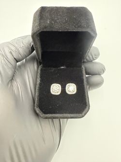 1.00 Ct Round Cut D VVS1 Lab Grown Diamond Stud Earrings In 925 Sterling Silver