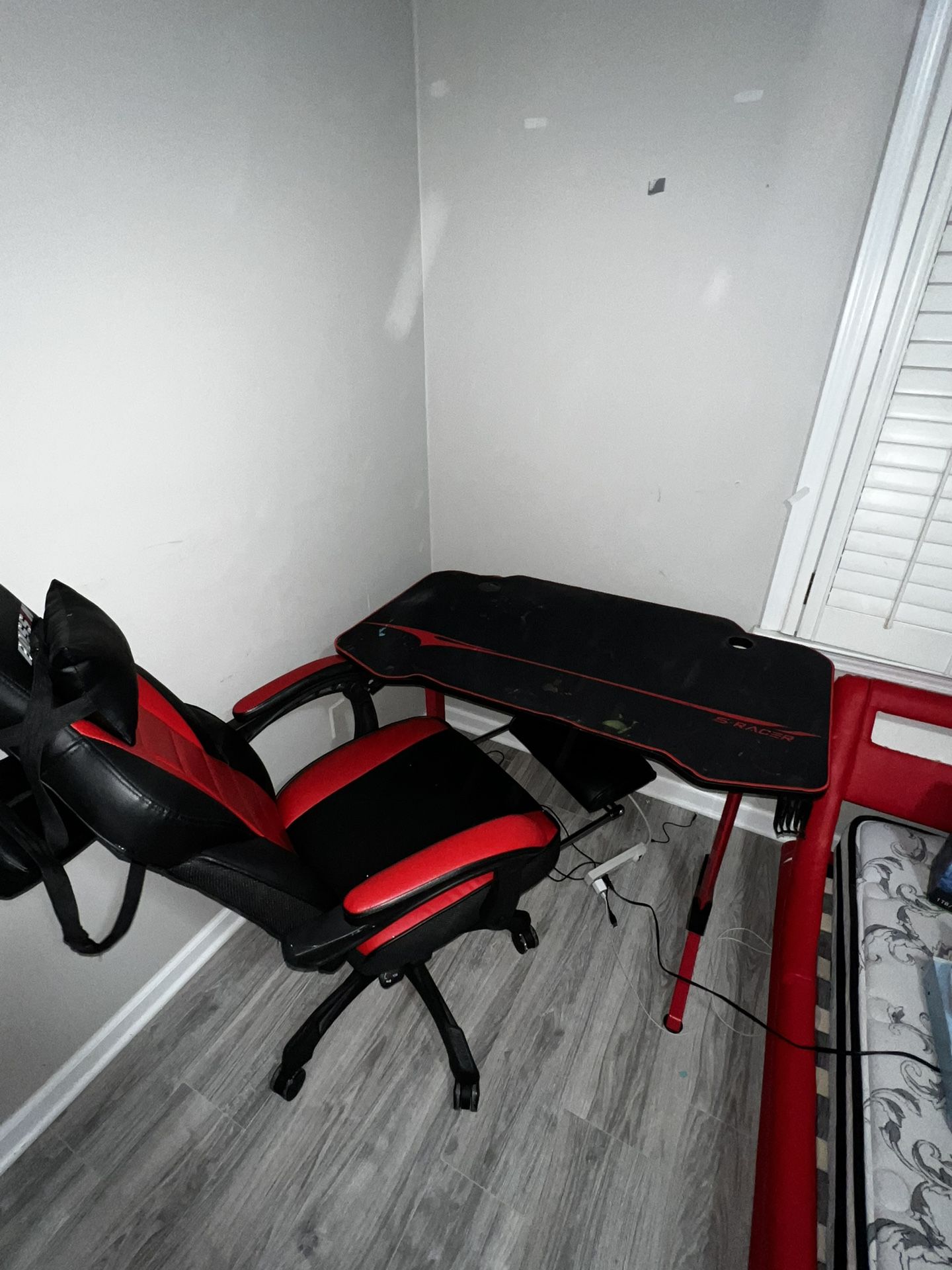 Gamer Table And Chair 